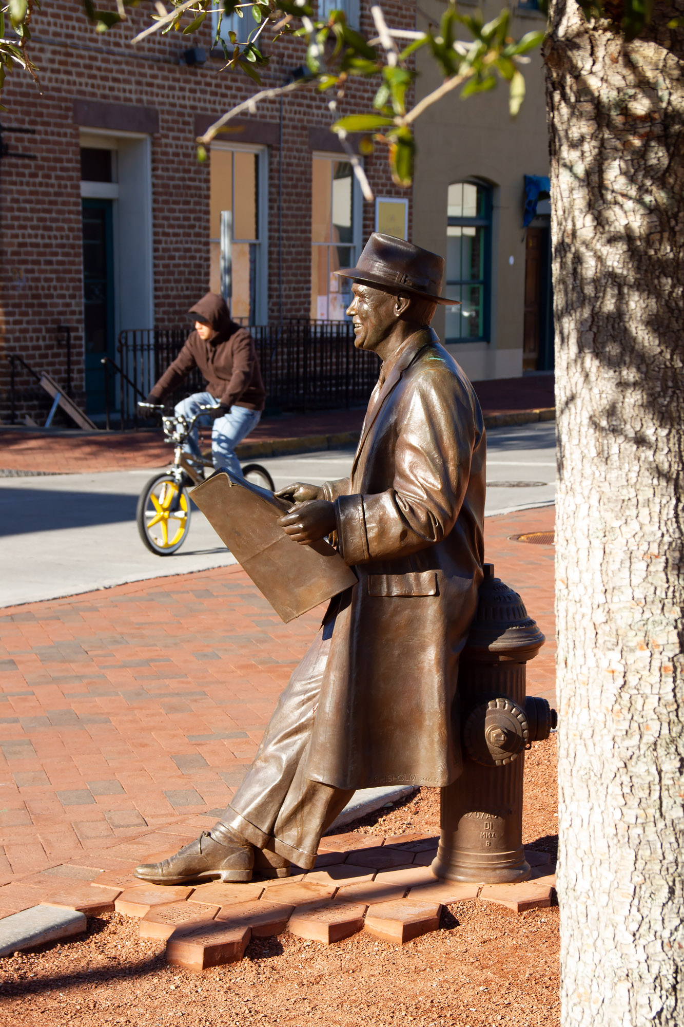 Johnny Mercer statue by Susie Chisholm Ellis Square in Savannah