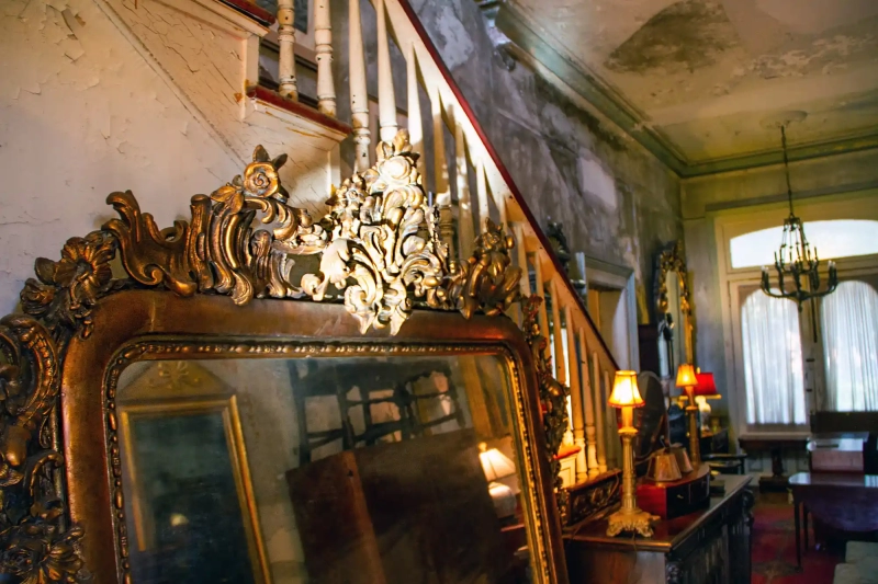 Mirror light of the antique