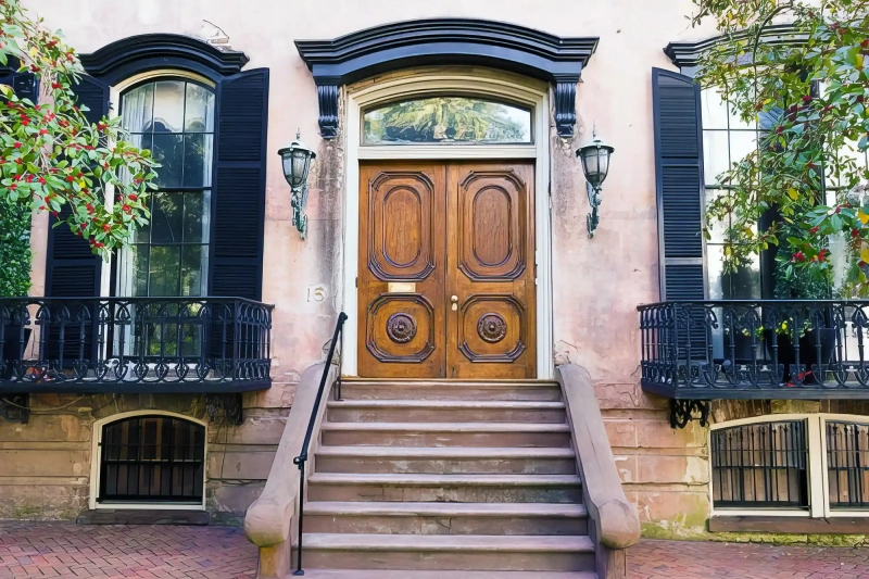 Noble entrance at Chippewa Square