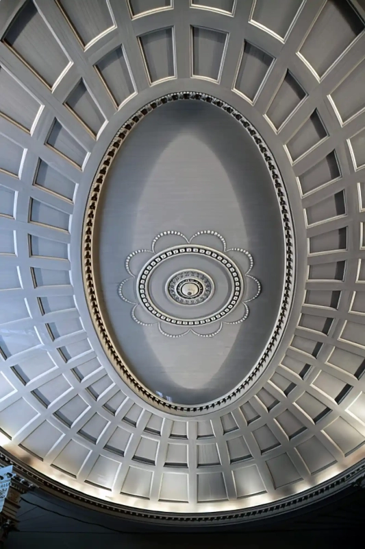 Oval ceiling decoration