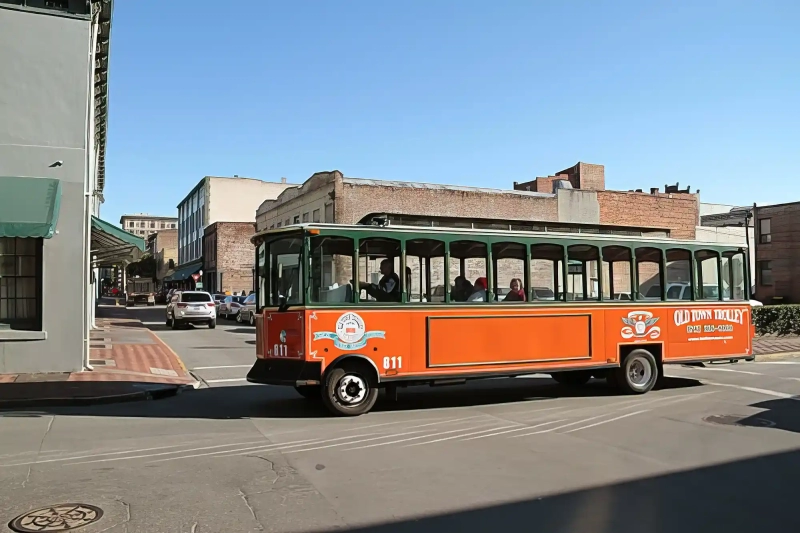 Trolley tour in Savannah