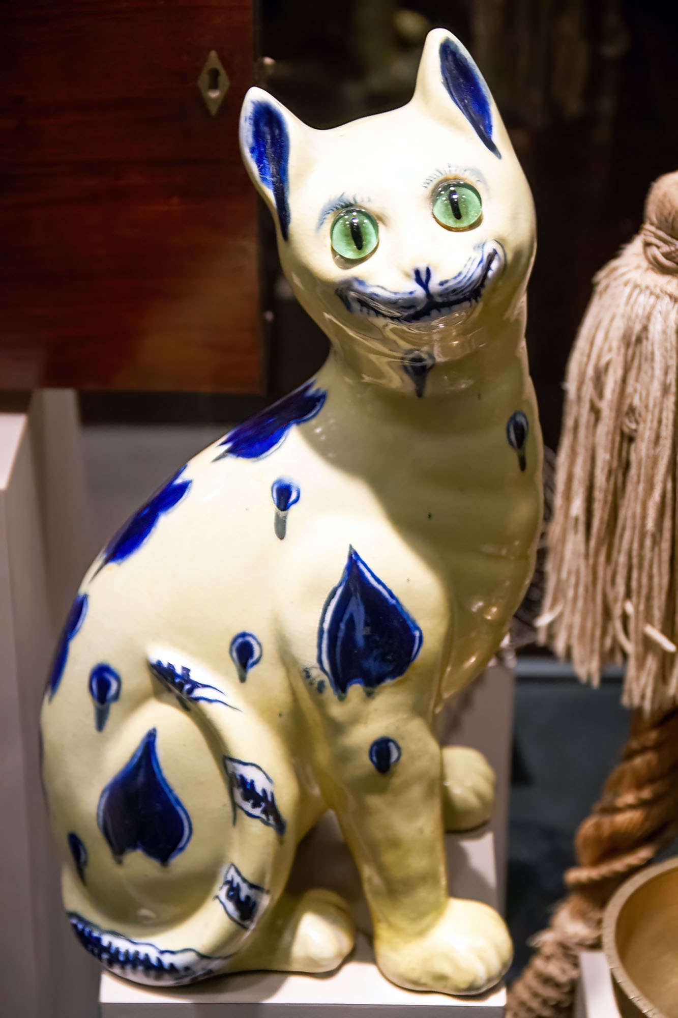 Ceramic cat with green eyes