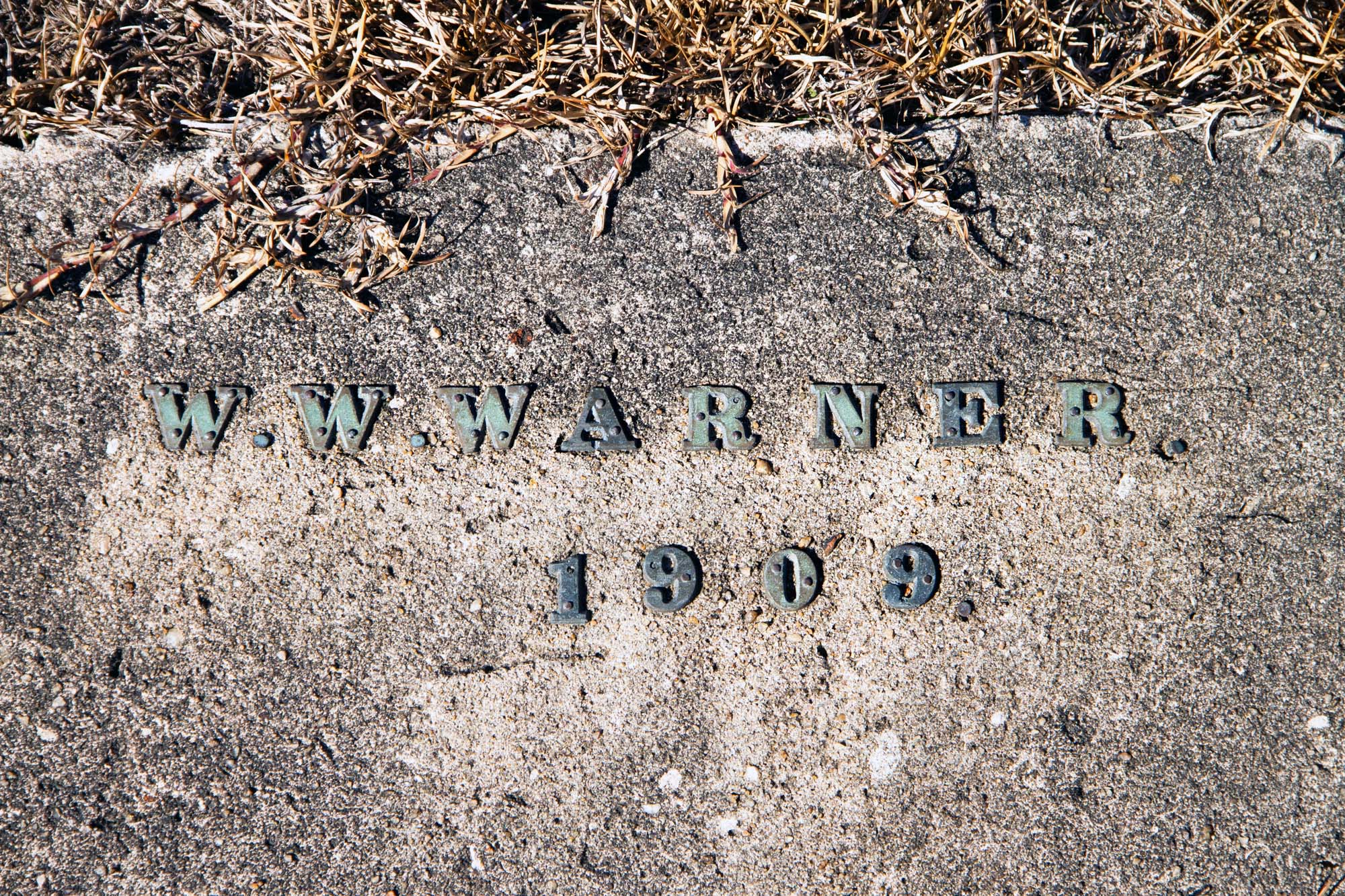 Who died in Savannah 1909