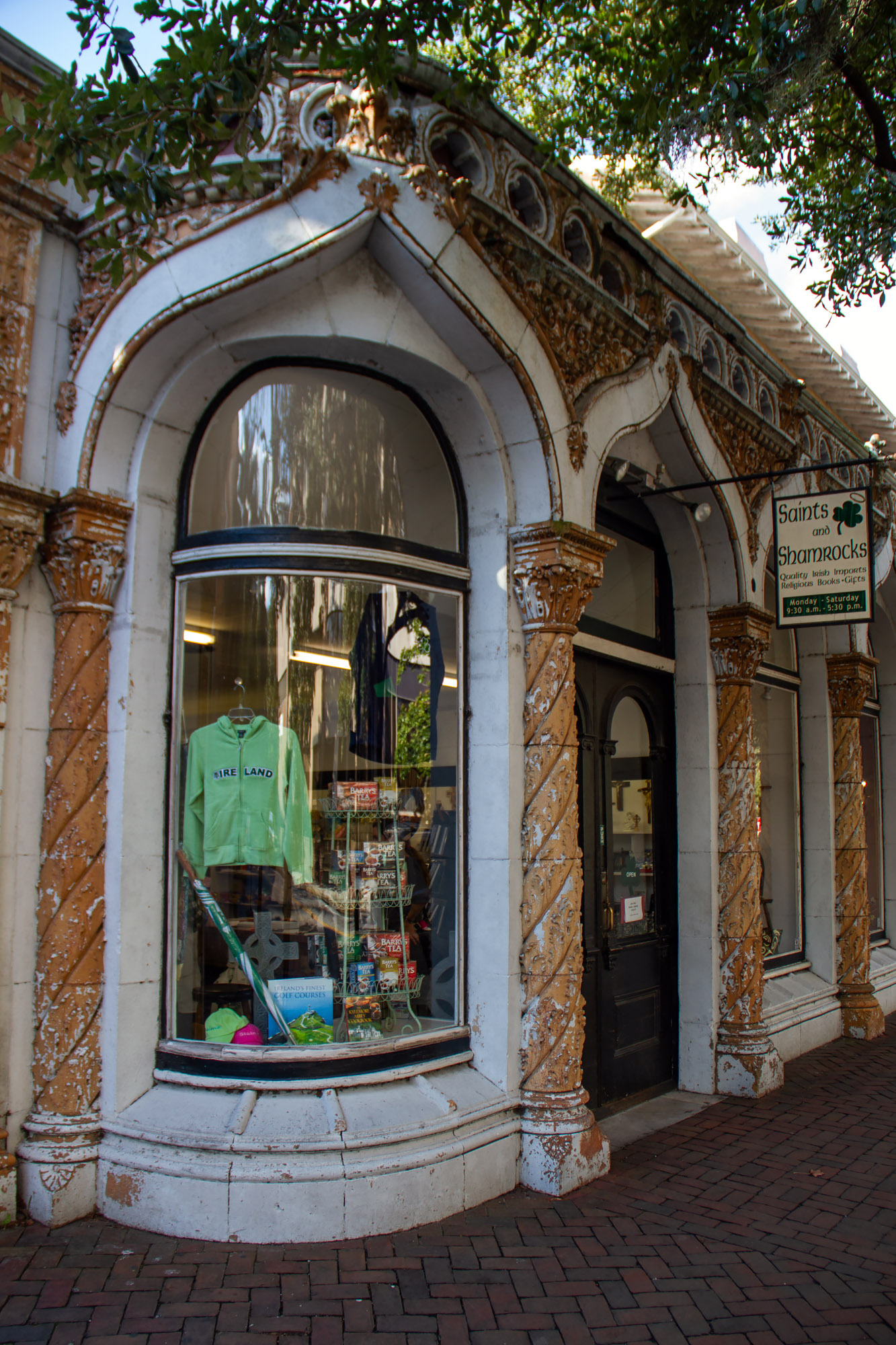 Stores and shops near Madison Square in Savannah